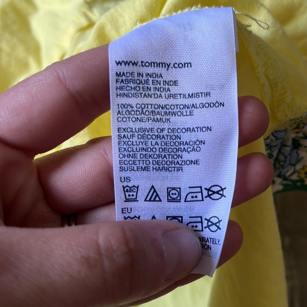 Women’s Tommy Hilfiger yellow cotton button down top floral details. Size large - Picture 4 of 6